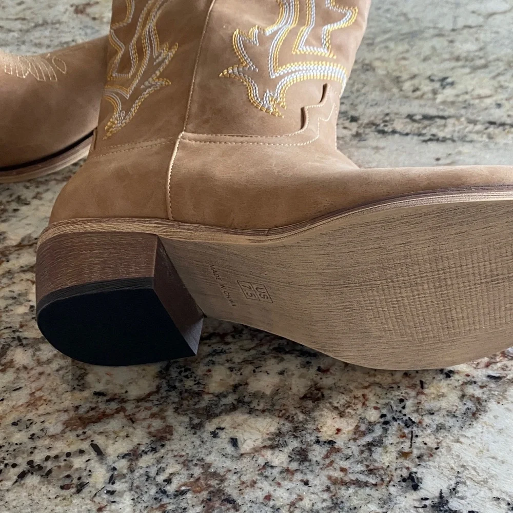 Gaucho Tan Heeled Western Boots - Picture 2 of 6